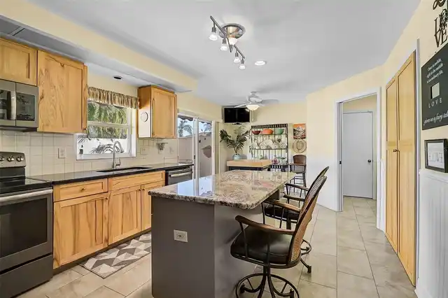 Listing Photo 10