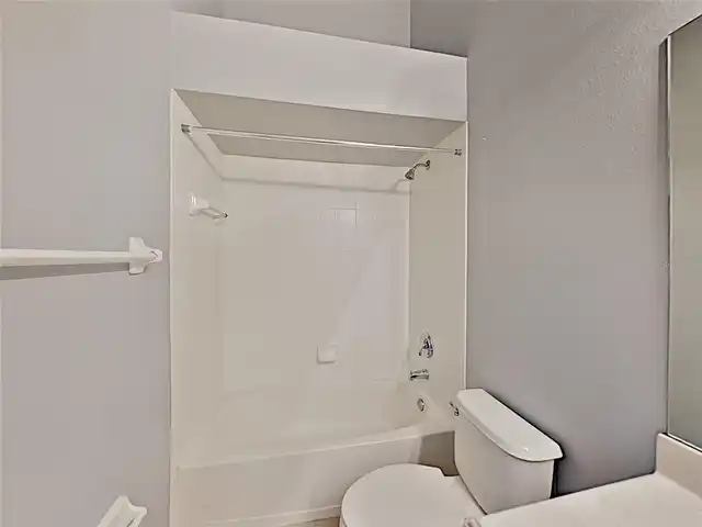Listing Photo 9