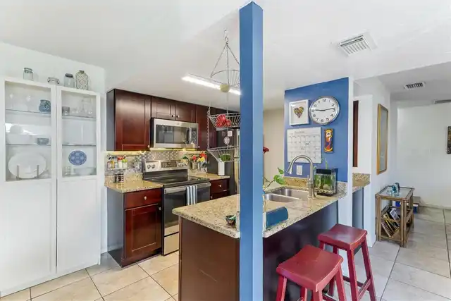 Listing Photo 12