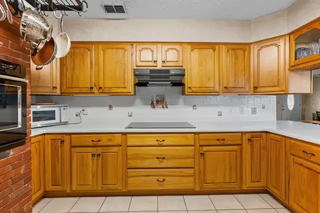 Listing Photo 9