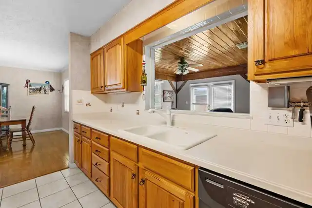 Listing Photo 10
