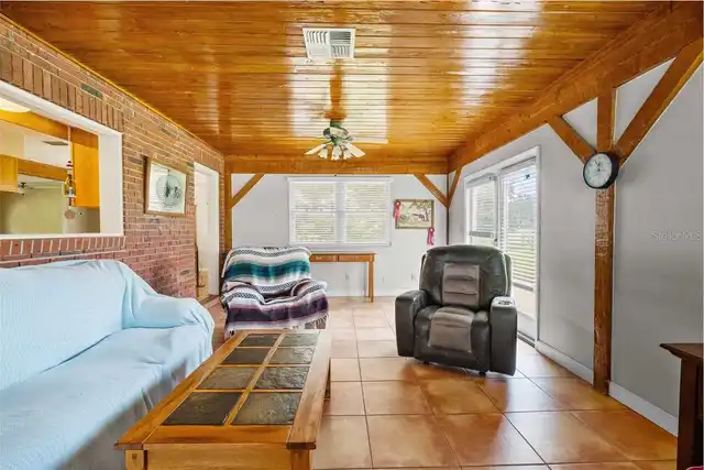 Listing Photo 12
