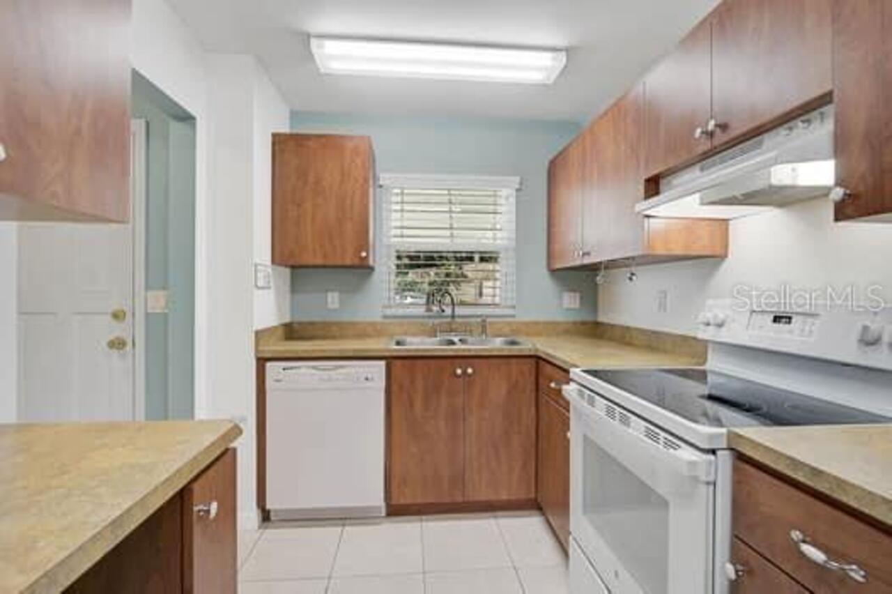 Listing Photo 12