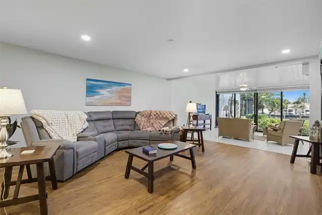 Listing Photo 11