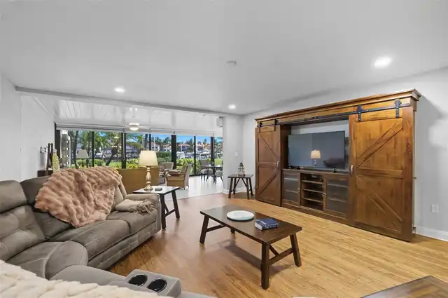 Listing Photo 12