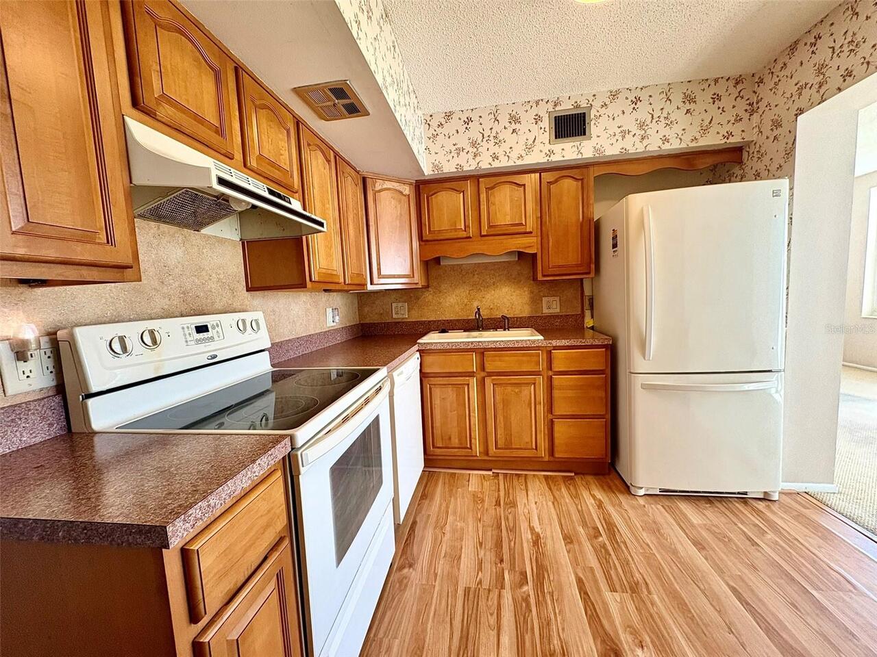 Listing Photo 10
