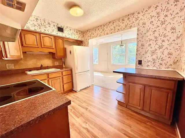 Listing Photo 9