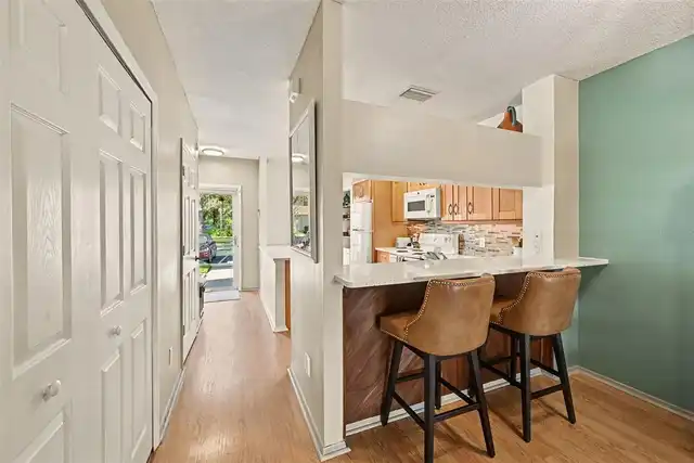 Listing Photo 11