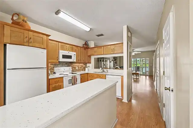 Listing Photo 12