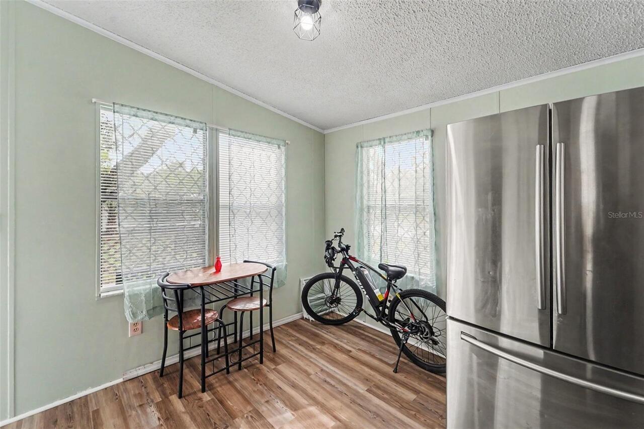 Listing Photo 12