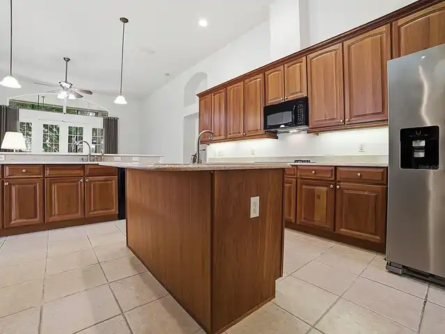 Listing Photo 8