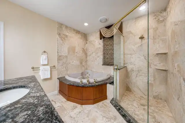 Listing Photo 12
