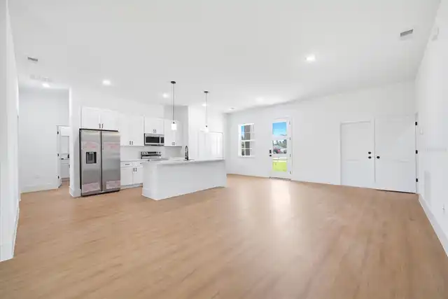 Listing Photo 9