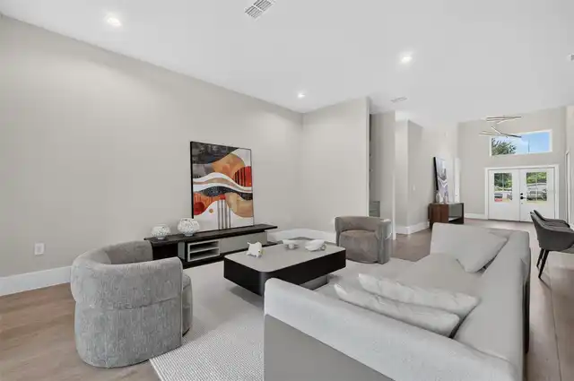 Listing Photo 8