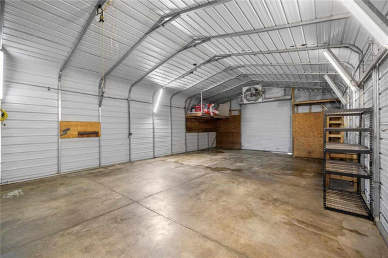 Listing Photo 11
