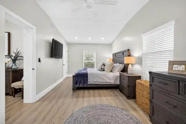 Listing Photo 15