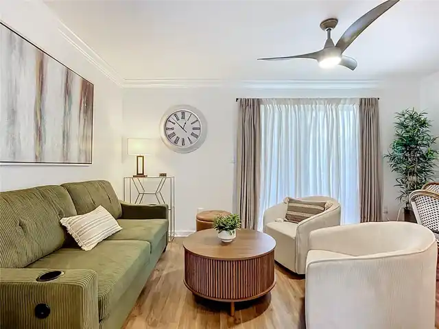 Listing Photo 10