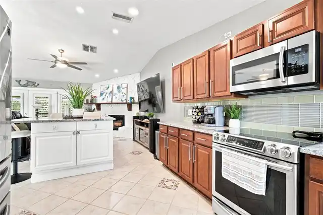 Listing Photo 14