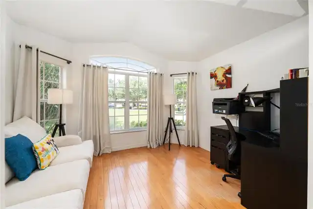 Listing Photo 14