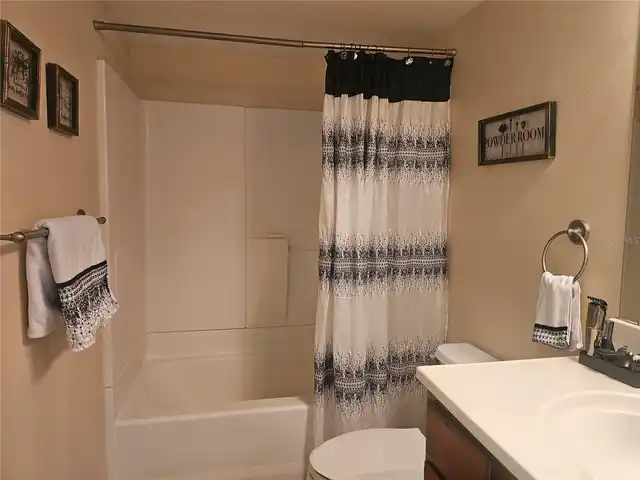 Listing Photo 12