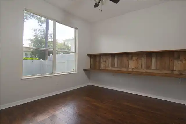 Listing Photo 11