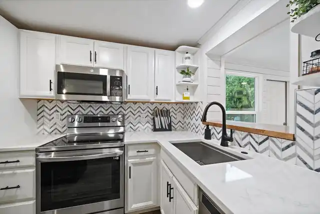 Listing Photo 11