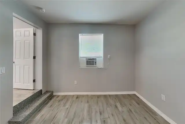 Listing Photo 9