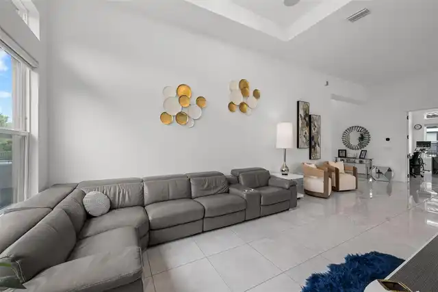 Listing Photo 11