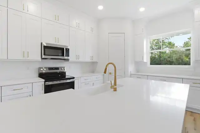 Listing Photo 17