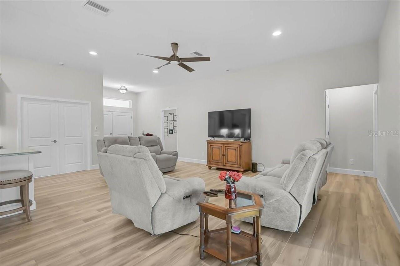 Listing Photo 12