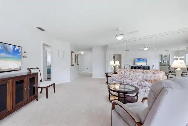 Listing Photo 11