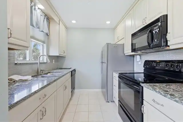Listing Photo 16