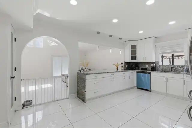 Listing Photo 12