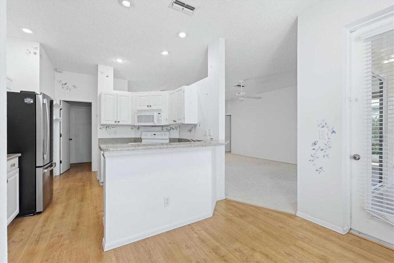 Listing Photo 11