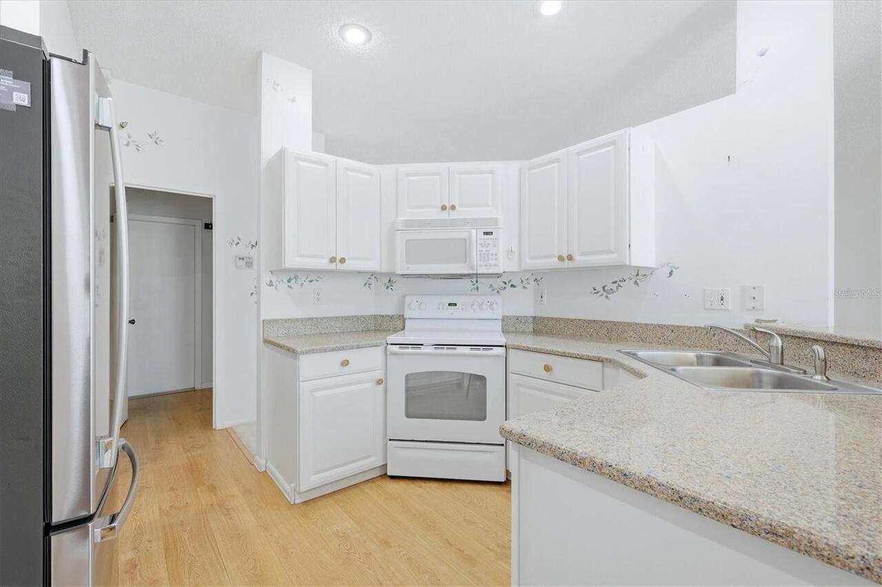 Listing Photo 12