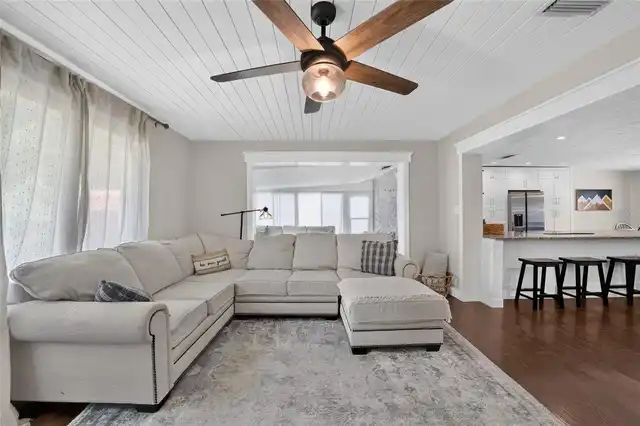 Listing Photo 12