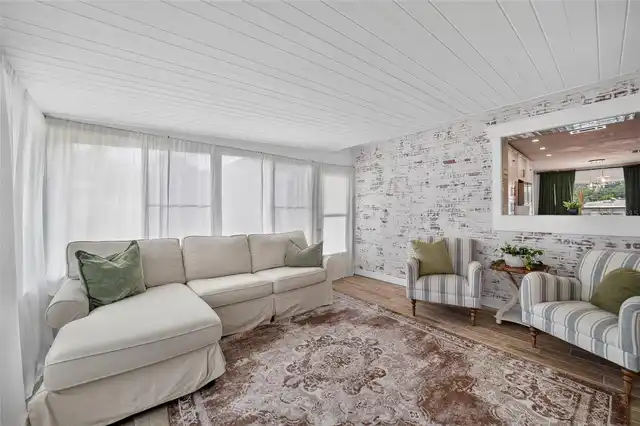 Listing Photo 17