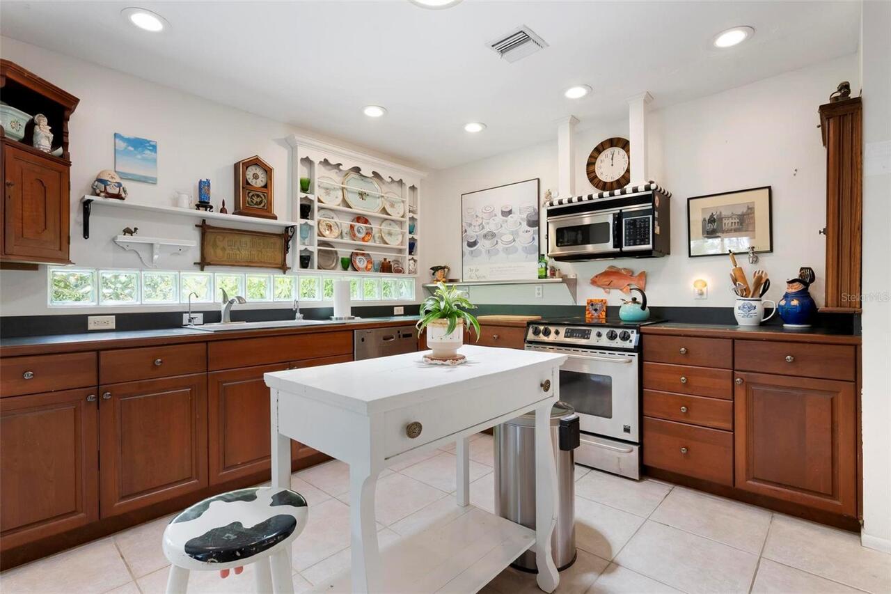 Listing Photo 11