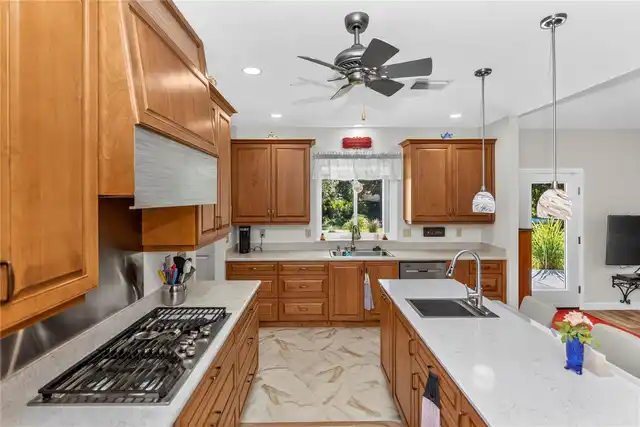 Listing Photo 9