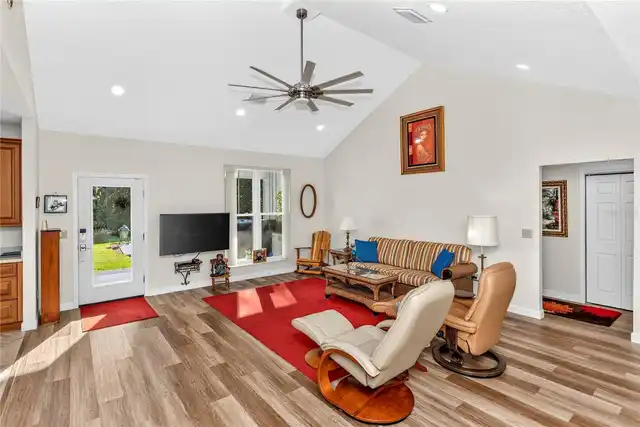 Listing Photo 17