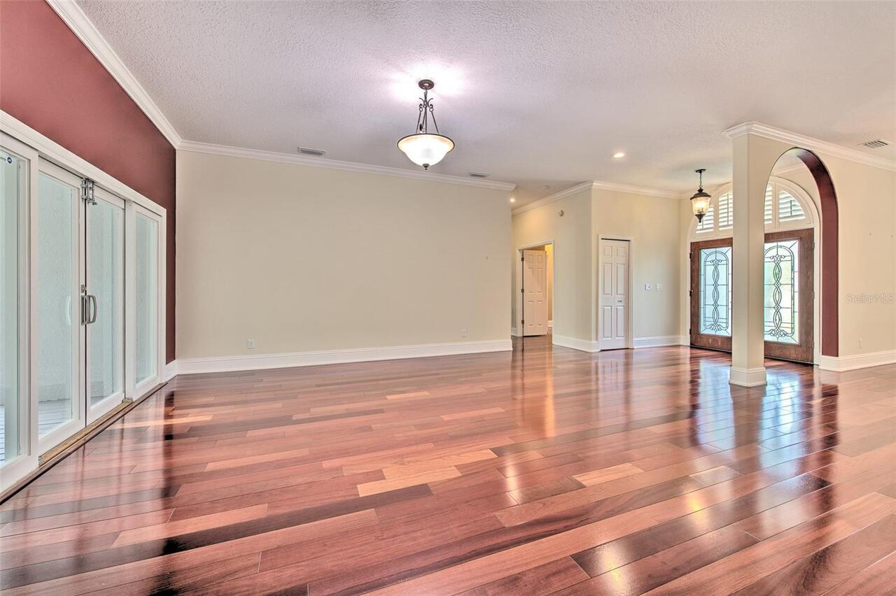 Listing Photo 9
