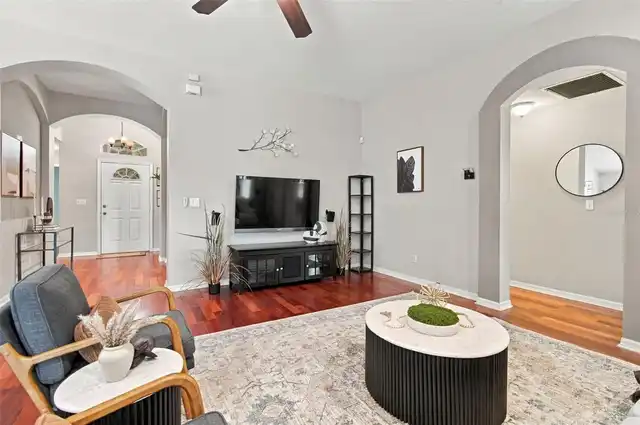 Listing Photo 12