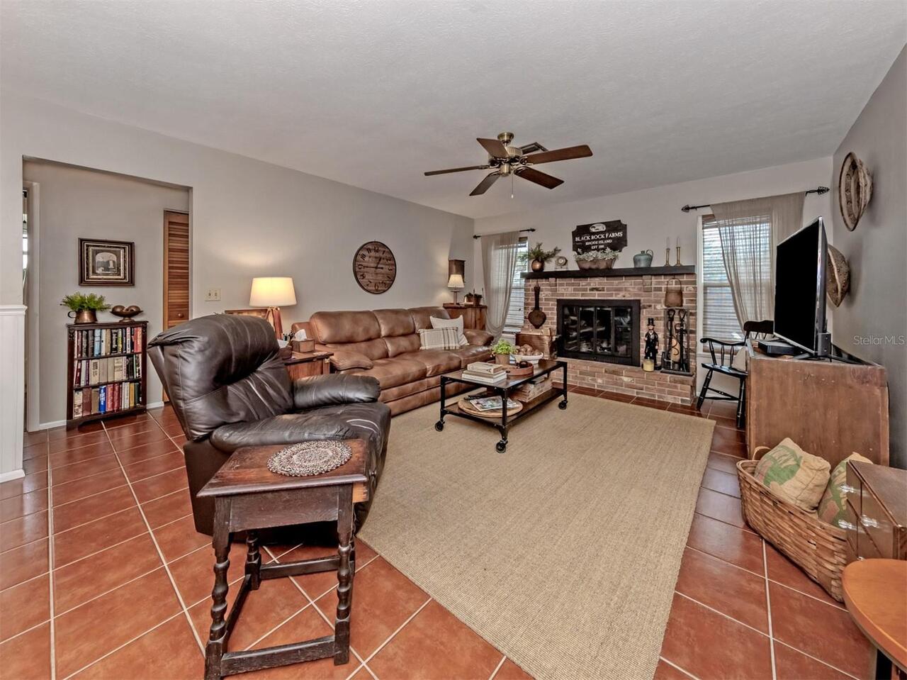 Listing Photo 11