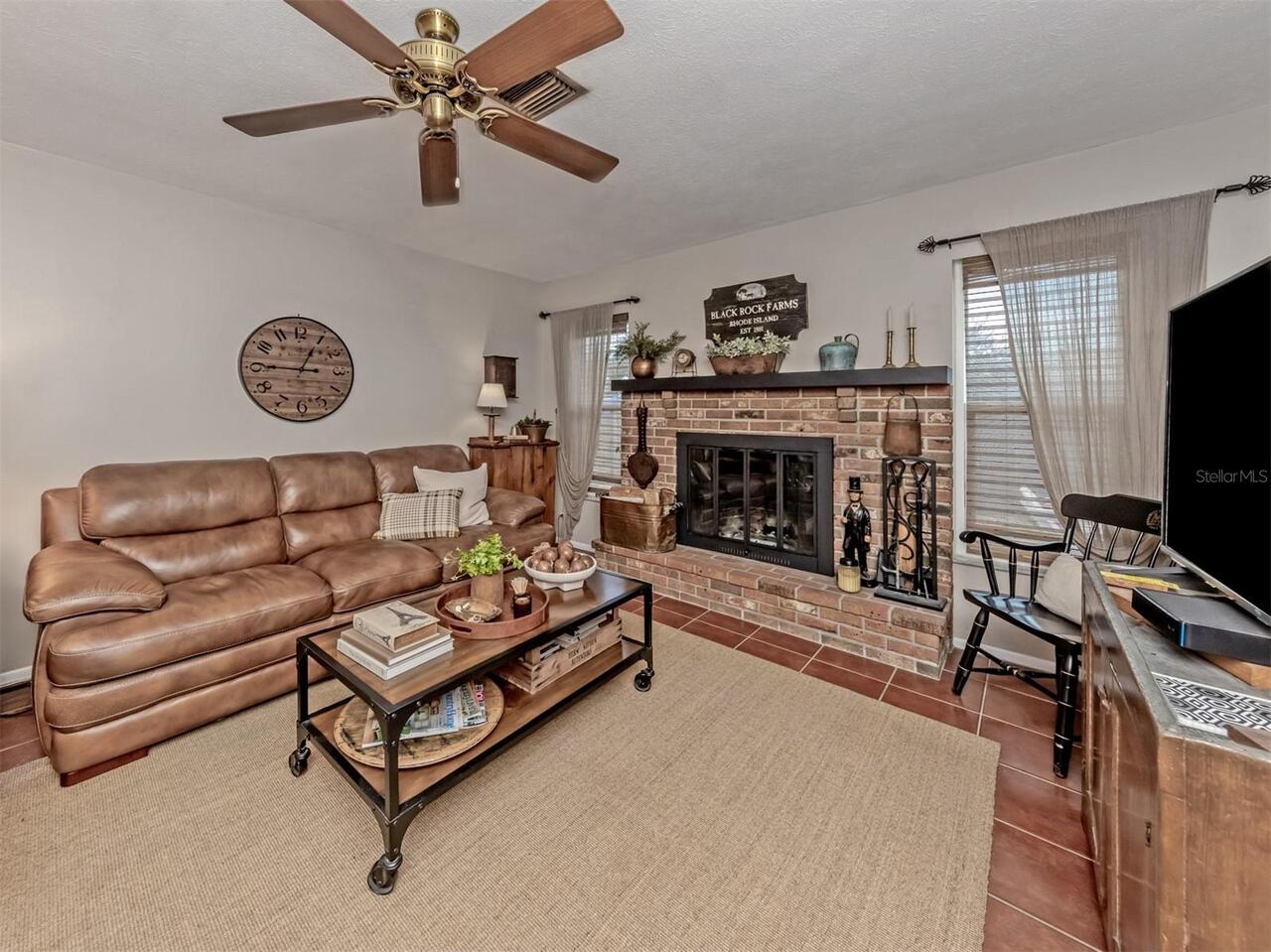 Listing Photo 12