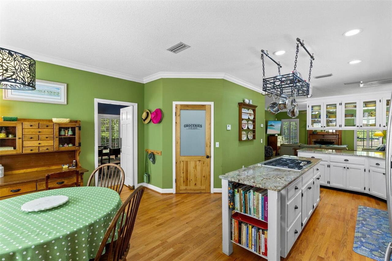 Listing Photo 14