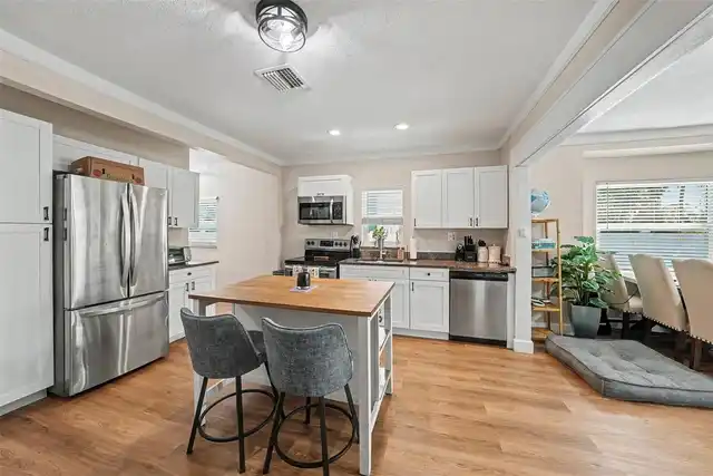 Listing Photo 8