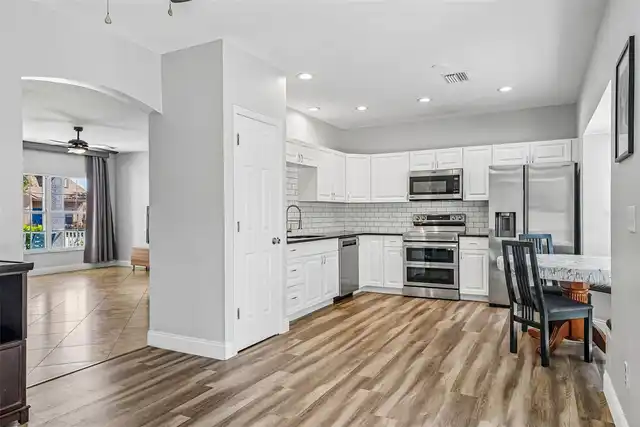 Listing Photo 11