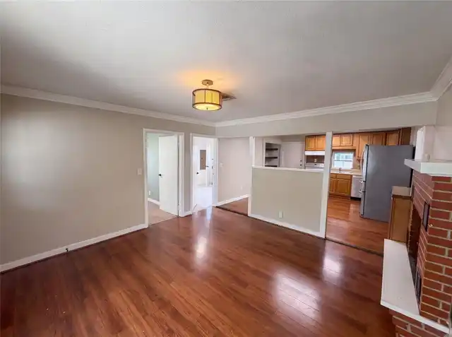 Listing Photo 11