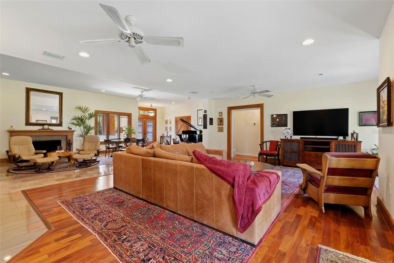 Listing Photo 12