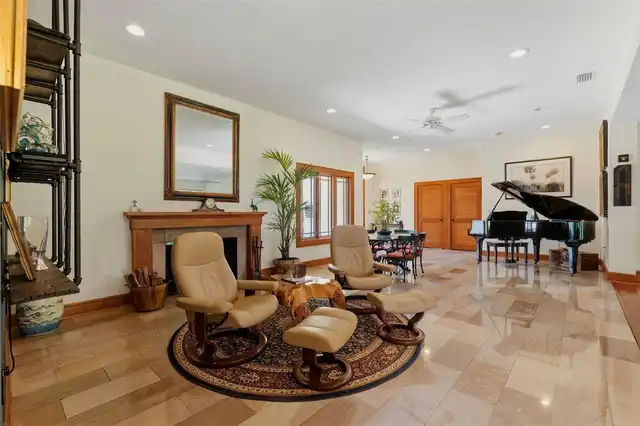 Listing Photo 9